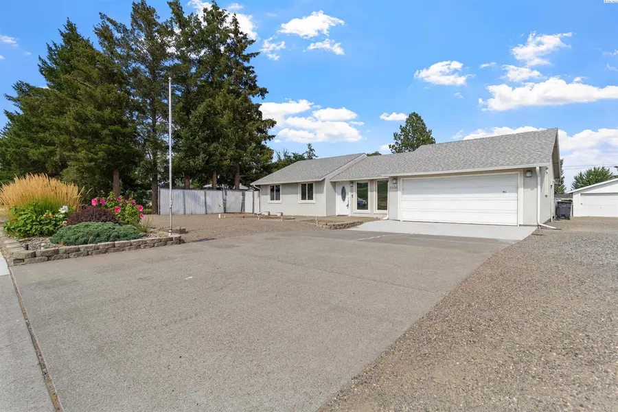 1204 N 62nd Avenue, West Richland, WA 99353 - #2