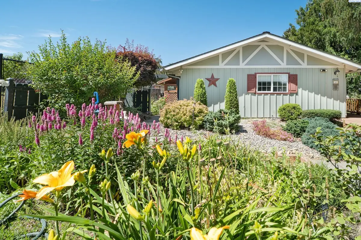 125 N Howard St, Tekoa, WA 99033 - #1