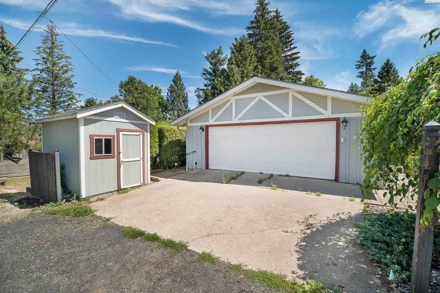 125 N Howard St, Tekoa, WA 99033 - #3