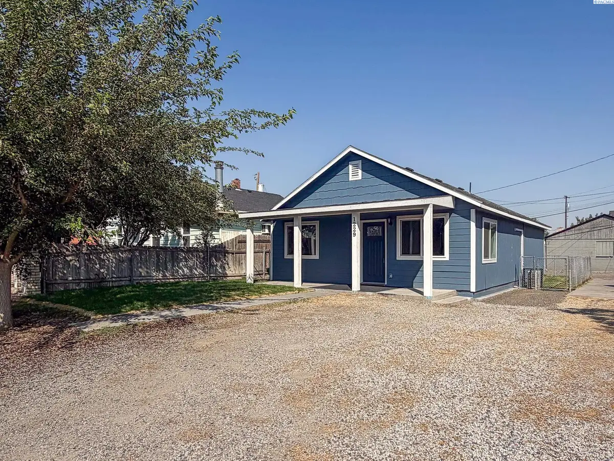 1229 S Railroad Ave, Pasco, WA 99301 - #1