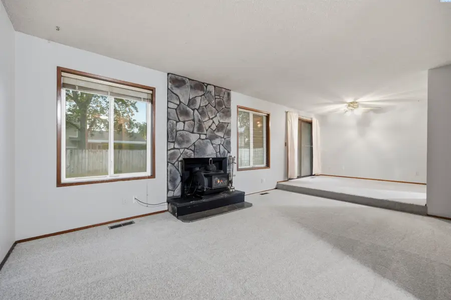 8530 W Deschutes Ave, Kennewick, WA 99336 - #3