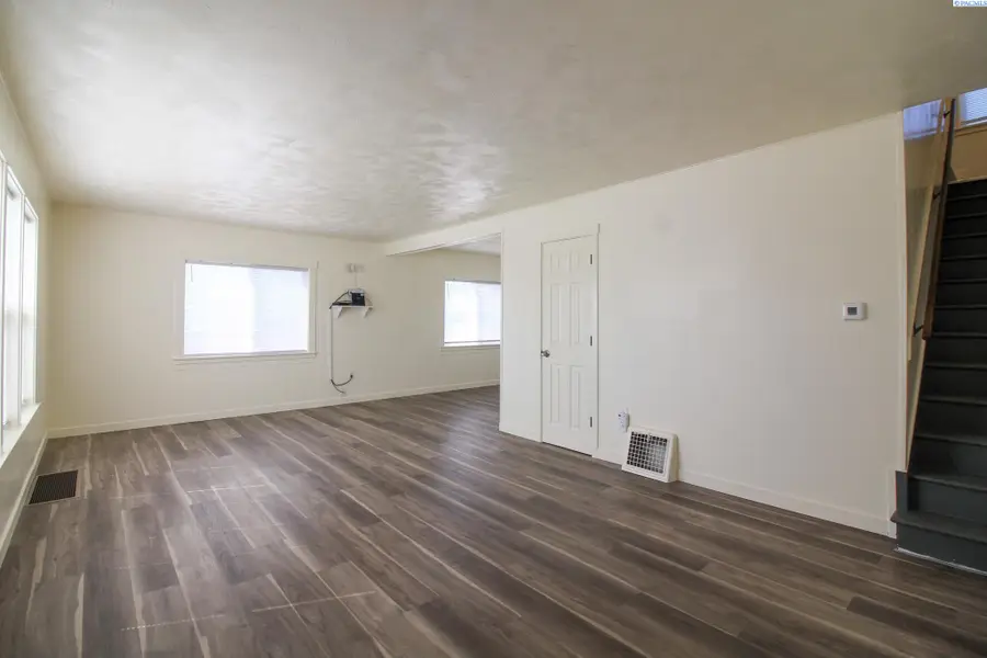 706 Benham Street, Richland, WA 99352 - #2