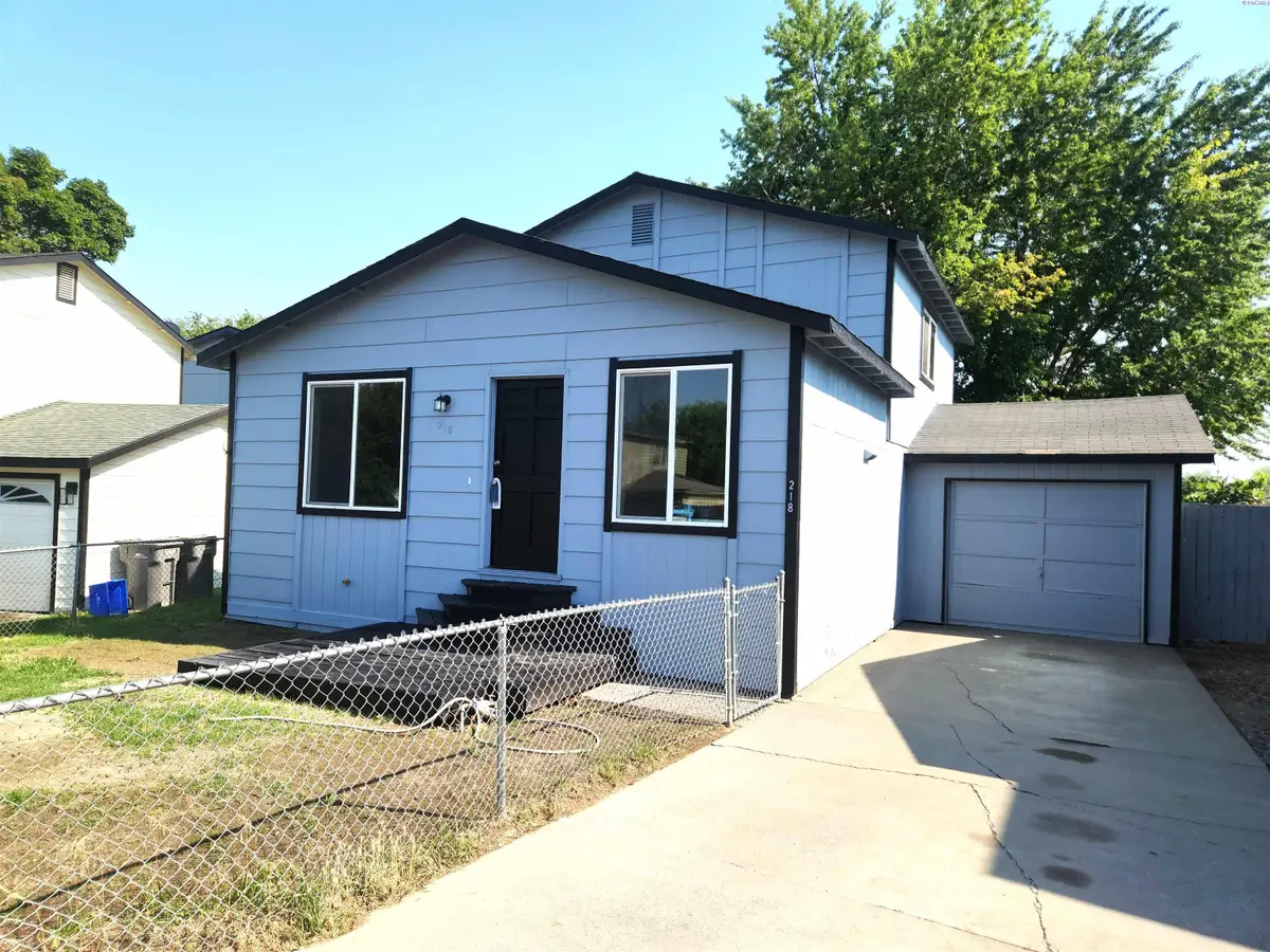 218 E 8th Pl, Kennewick, WA 99336 - #1