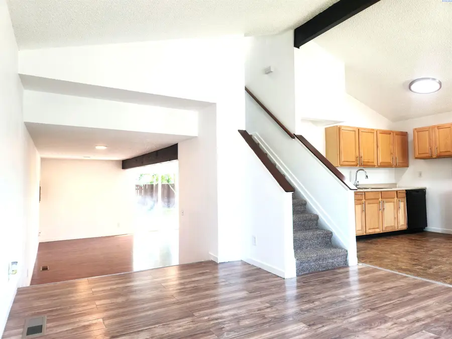 218 E 8th Pl, Kennewick, WA 99336 - #2