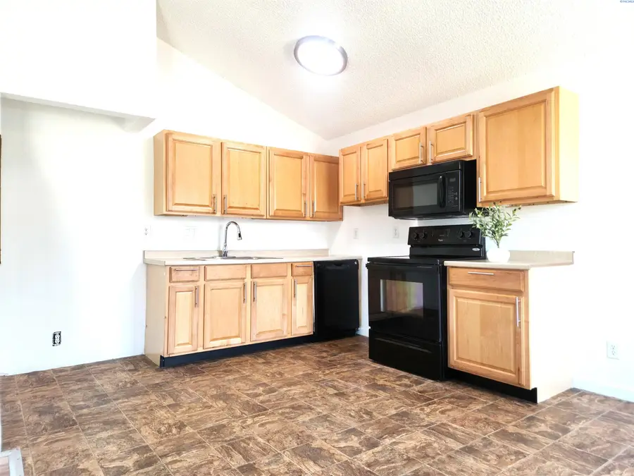 218 E 8th Pl, Kennewick, WA 99336 - #3
