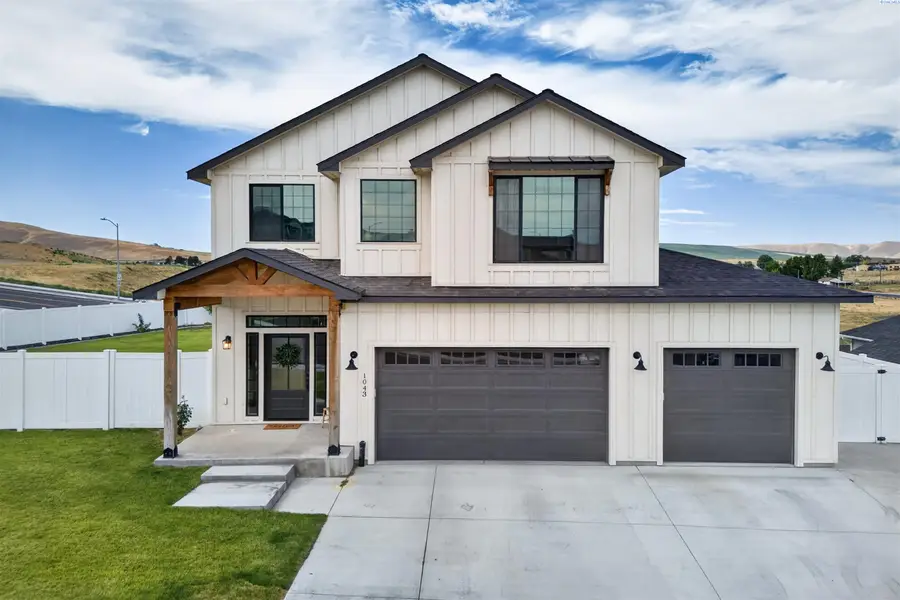 1043 Duke Ln, West Richland, WA 99353 - #2