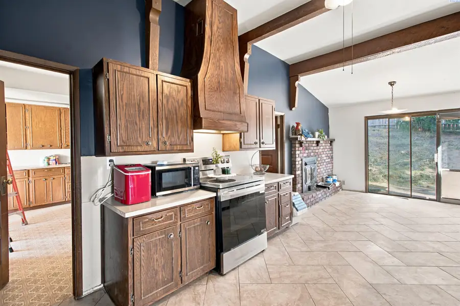 203 S 10th St., Garfield, WA 99130 - #3
