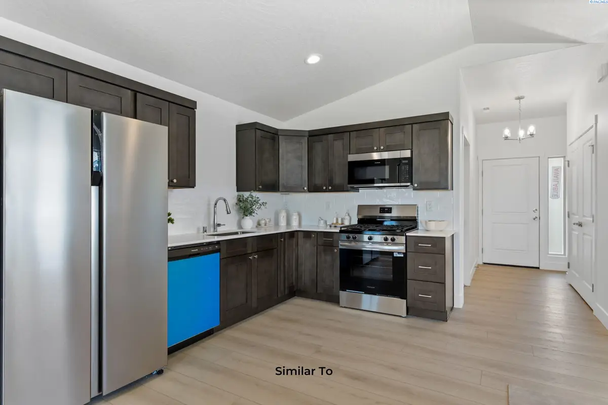 10178 W Clearwater Dr, Kennewick, WA 99336 - #1