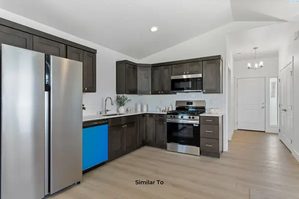 10178 W Clearwater Dr, Kennewick, WA 99336