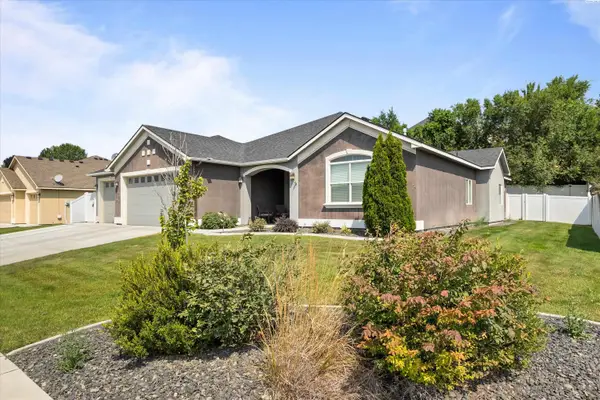 4715 Bermuda Dunes Dr, Pasco, WA 99301-2198