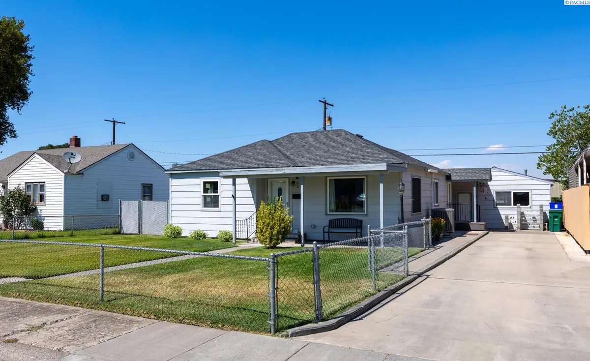 733 E 4th Avenue, Kennewick, WA 99336 - #1