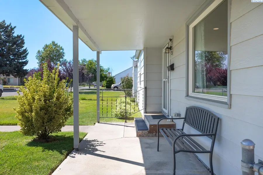 733 E 4th Avenue, Kennewick, WA 99336 - #3