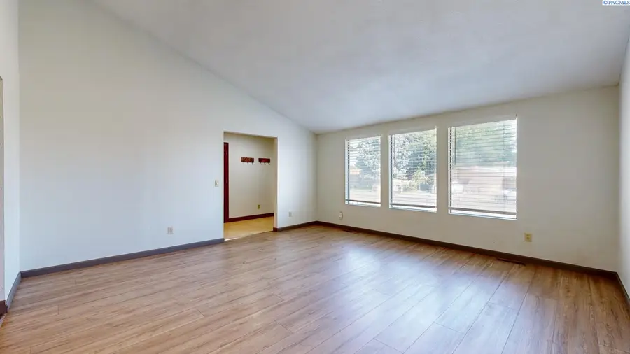 3801 W 17th Avenue, Kennewick, WA 99338 - #3
