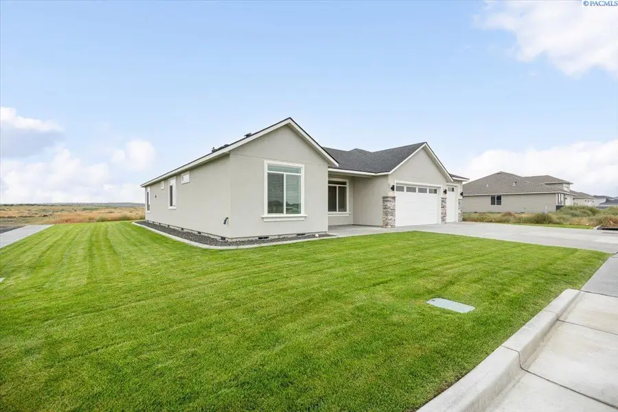8813 Dusty Maiden Dr, Pasco, WA 99301 - #3