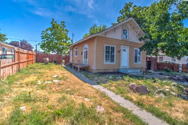 1112 S 9th St, Sunnyside, WA 98944