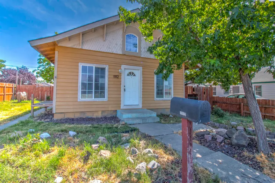 1112 S 9th St, Sunnyside, WA 98944 - #2