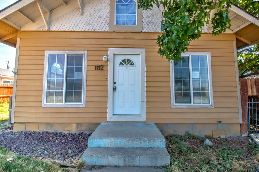 1112 S 9th St, Sunnyside, WA 98944 - #3