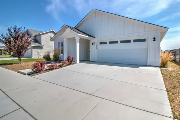4933 White Dr, Richland, WA 99352