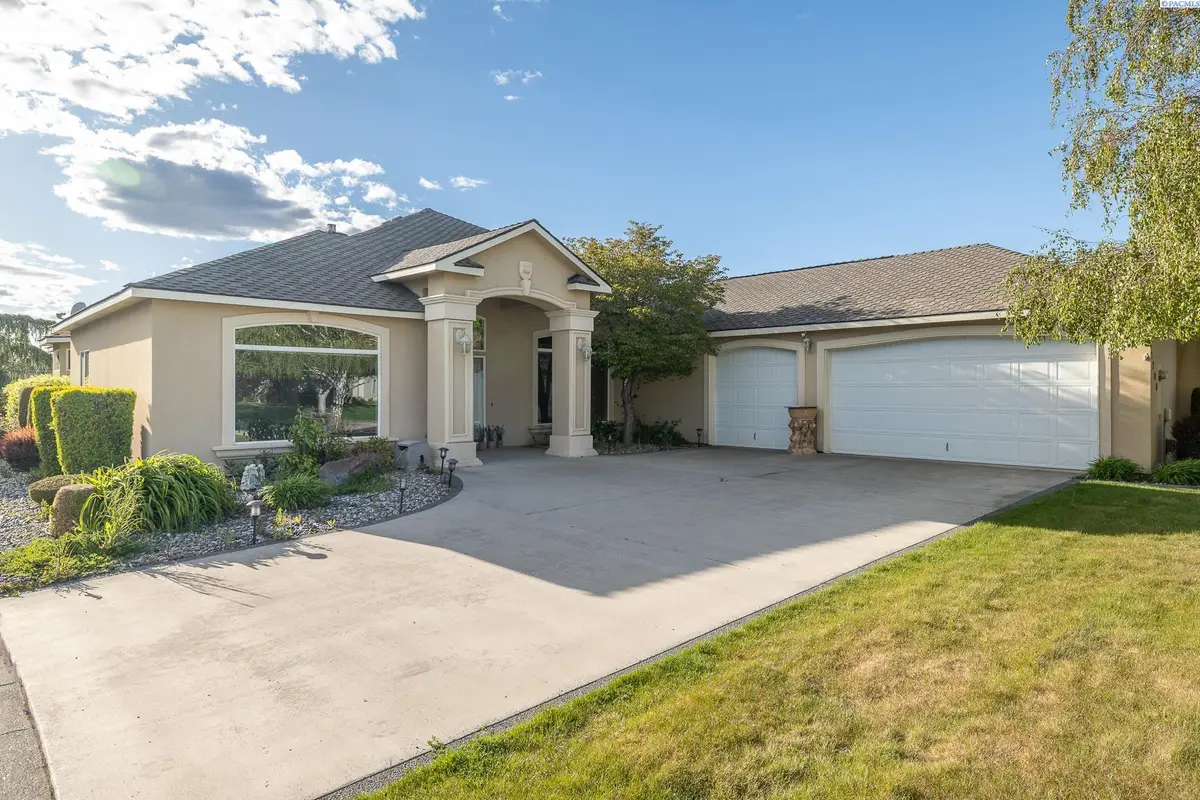 1200 W Canyon Lakes Dr, Kennewick, WA 99337 - #1