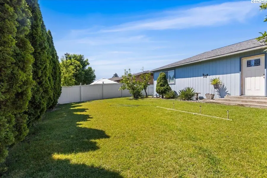 1005 Merlot St, Granger, WA 98932-9333 - #3