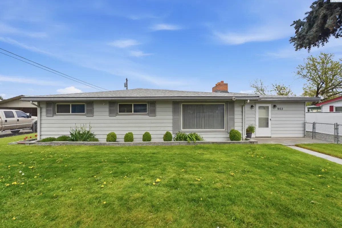903 E 27th Ave, Kennewick, WA 99337 - #1