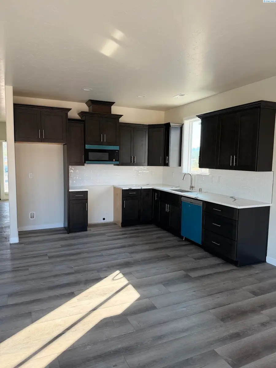 2119 S Elm Pl, Kennewick, WA 99337 - #2