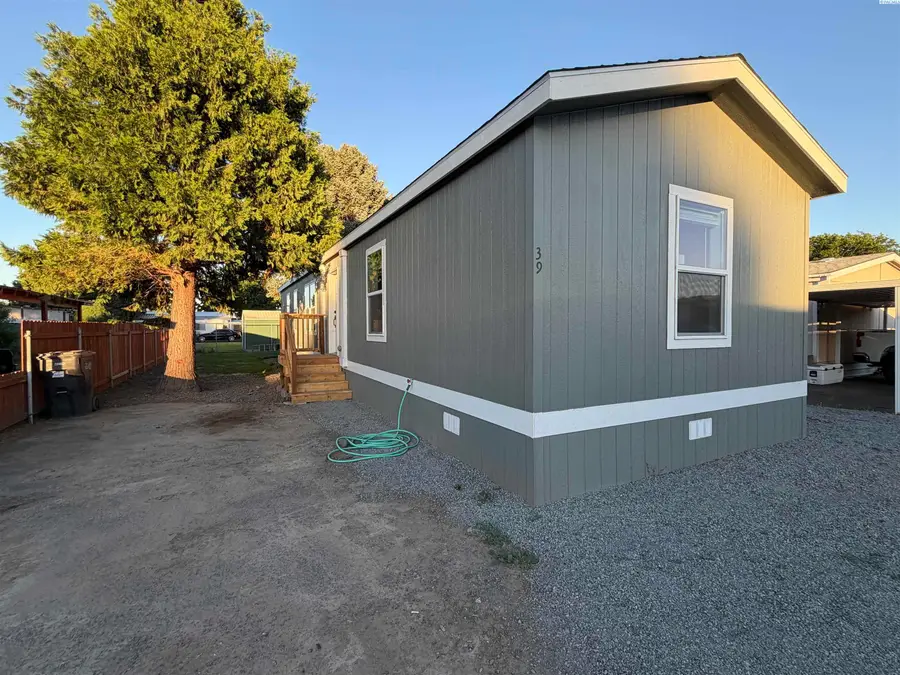 105 W Washington Ave #39 #39, Yakima, WA 98903 - #3