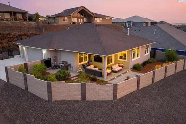 6747 Collins Rd, West Richland, WA 99353-8339