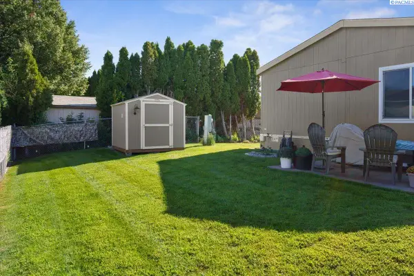 30 Mercury Dr, Richland, WA 99354