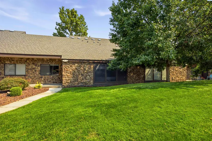 4214 W Klamath Ave B-11 #B-11, Kennewick, WA 99336 - #3