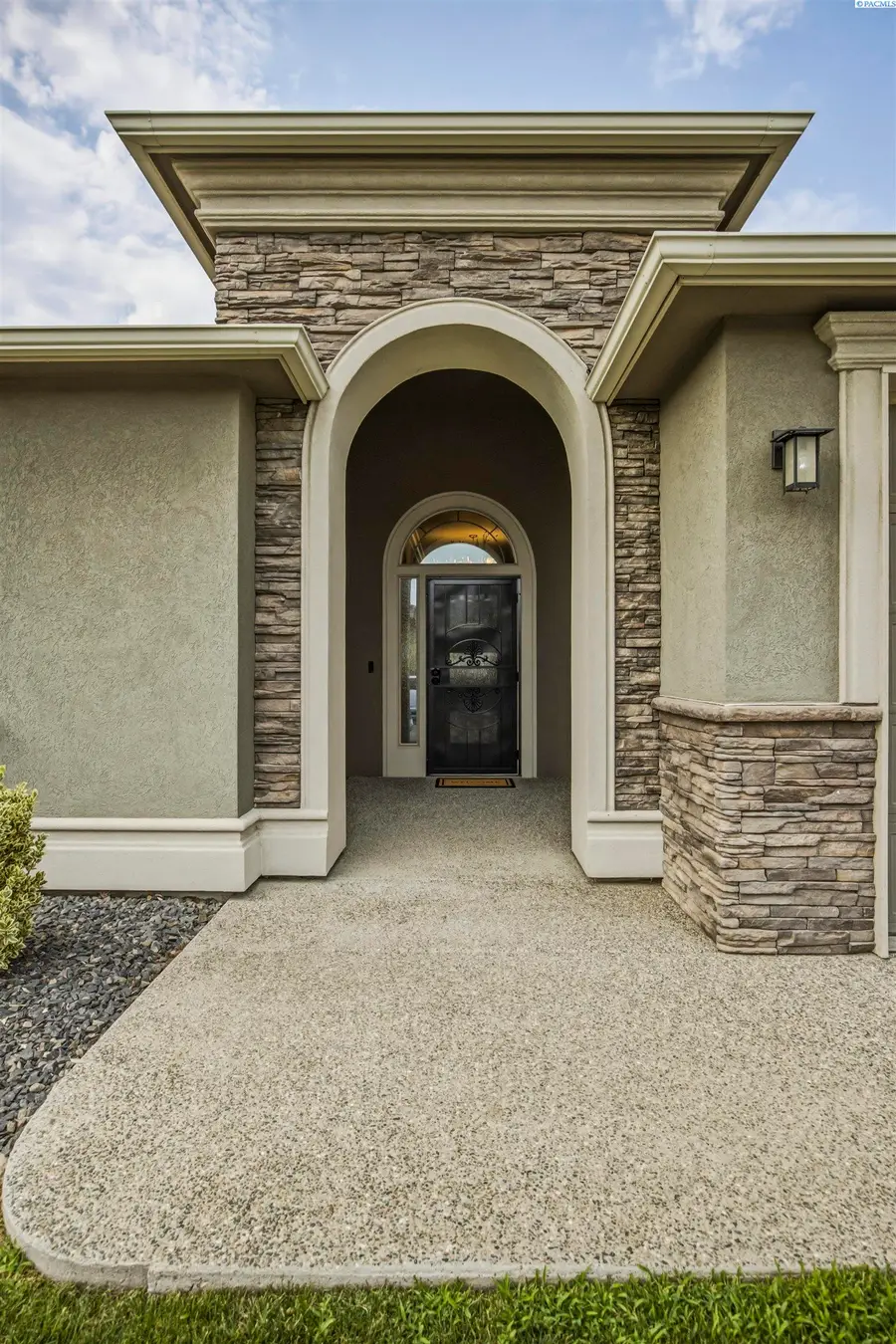 9113 Ruven Street, Pasco, WA 99301 - #2