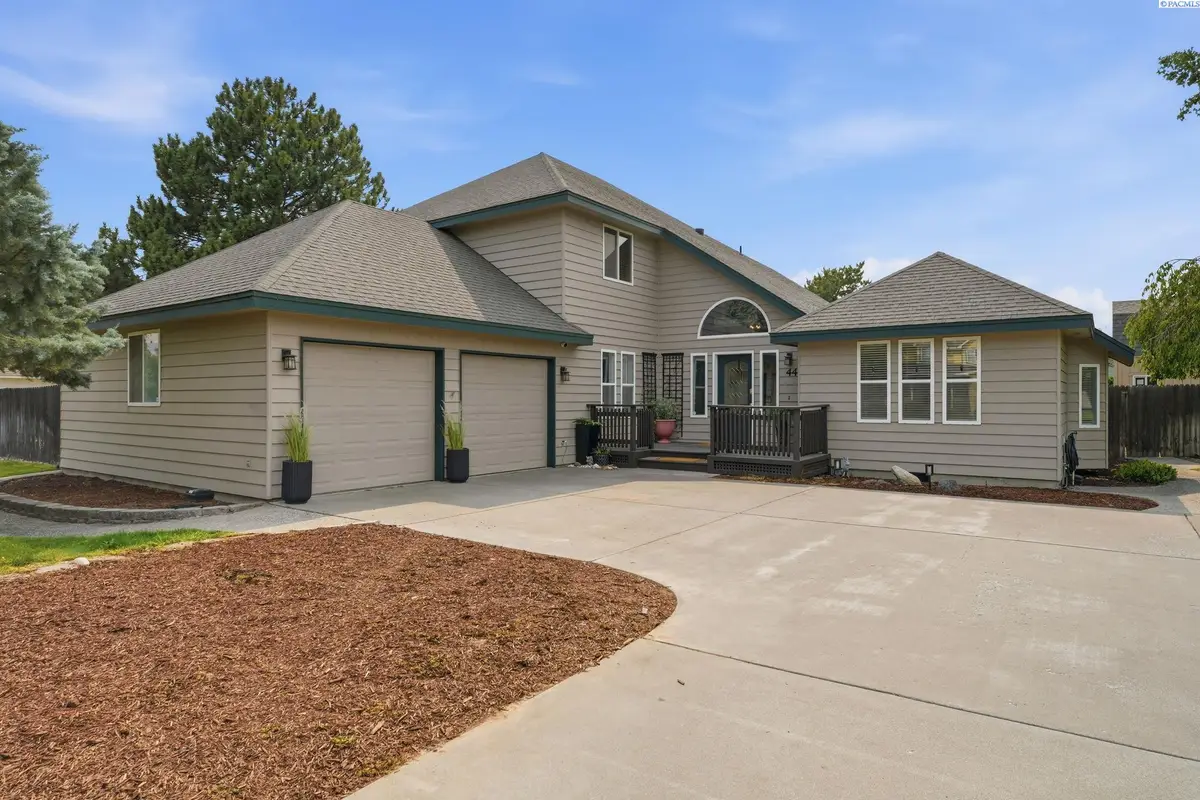 4489 Northlake Dr, West Richland, WA 99353 - #1