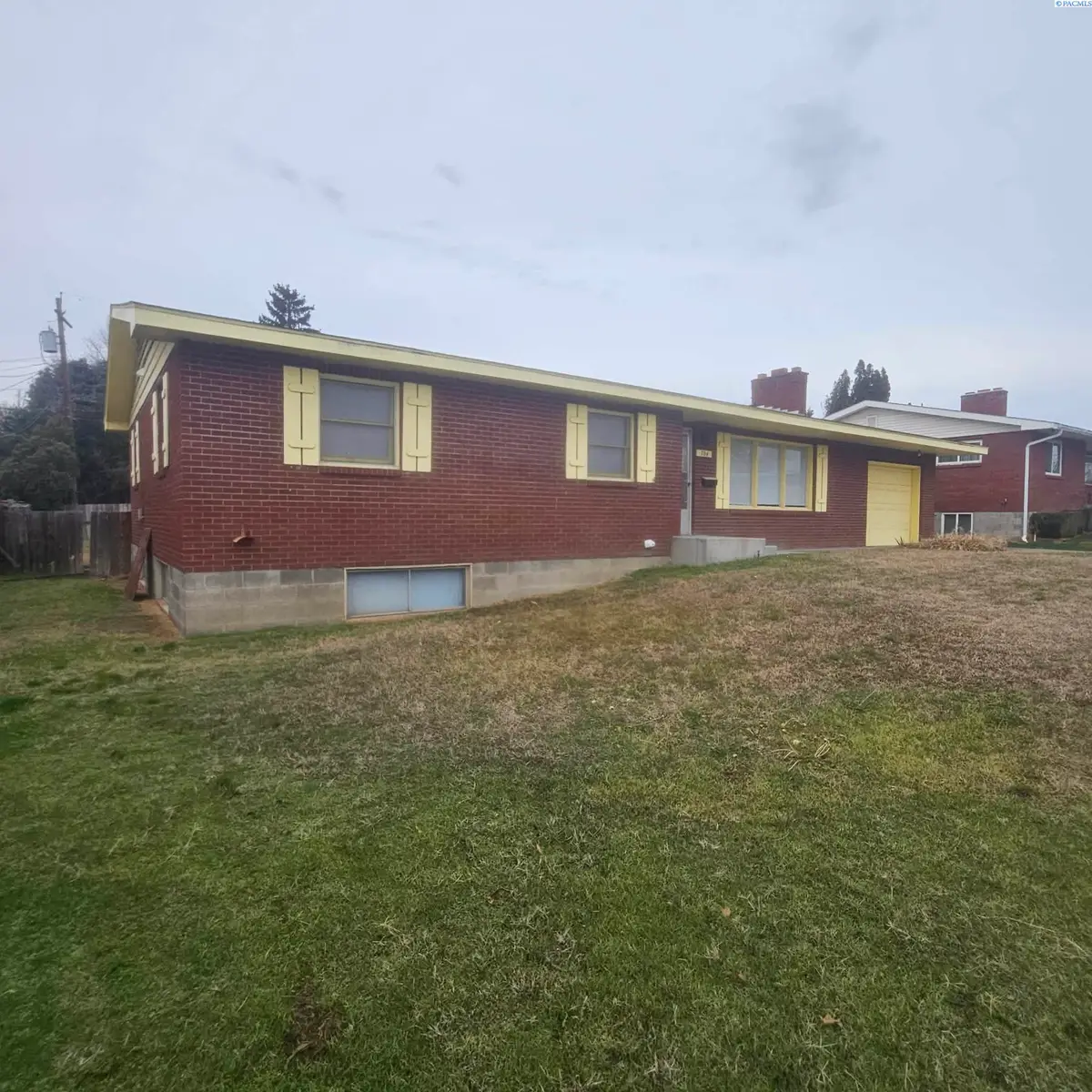 704 Euclid St, Grandview, WA 98930 - #1