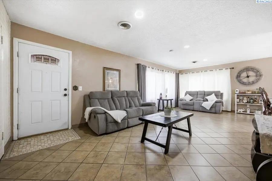 1628 W Bonneville St, Pasco, WA 99301 - #3
