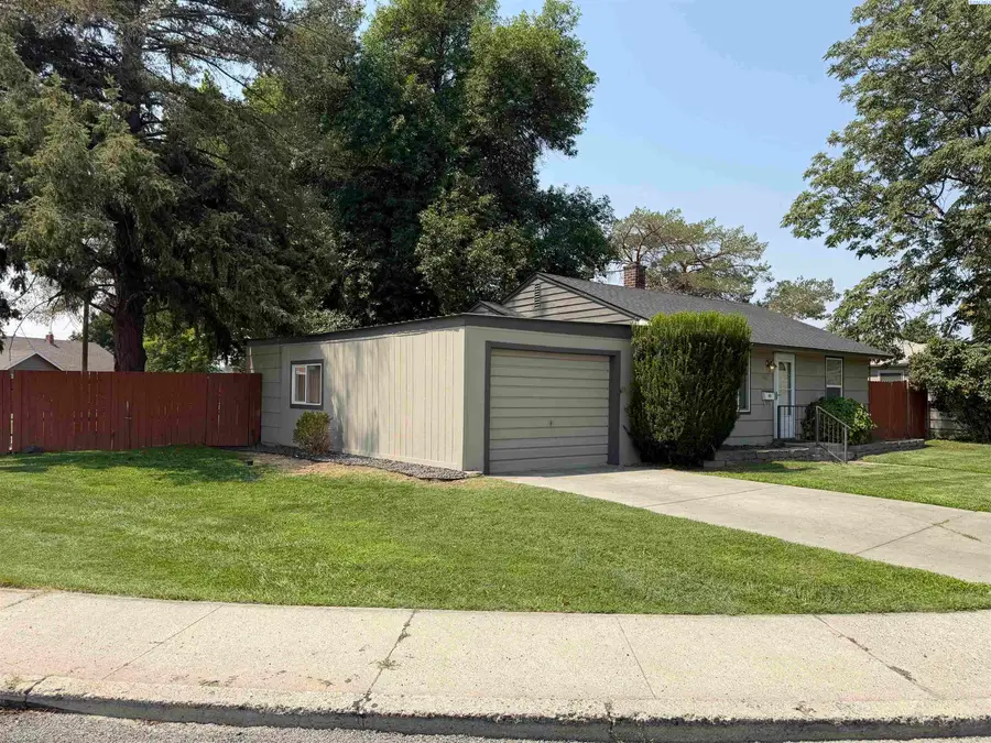 1101 W 1st Ave, Kennewick, WA 99336 - #2