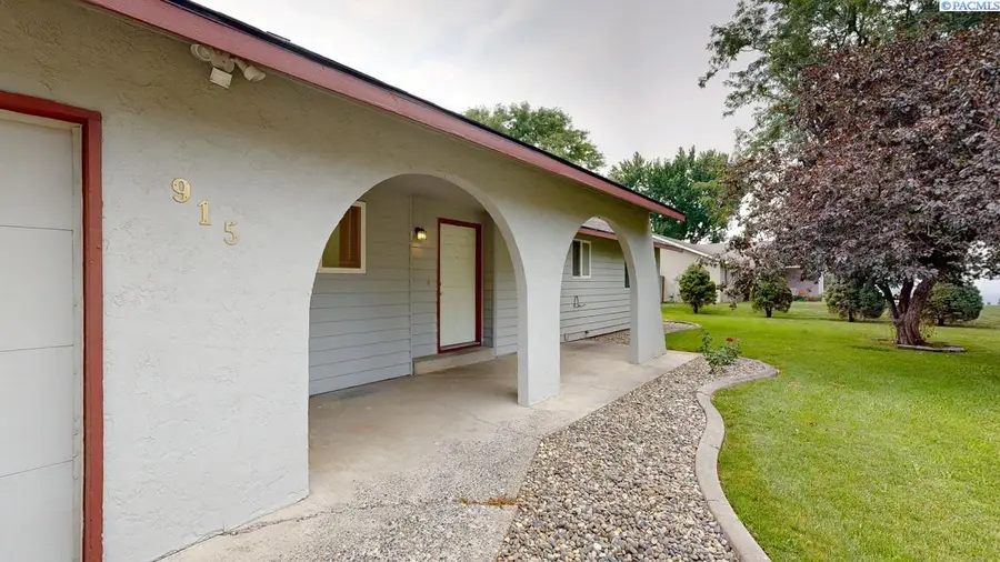 915 S Huntington Place, Kennewick, WA 99336 - #3