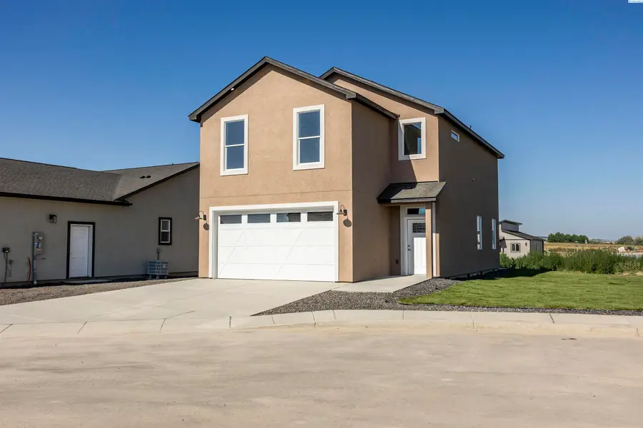209 Victoria Street, Sunnyside, WA 98930 - #2