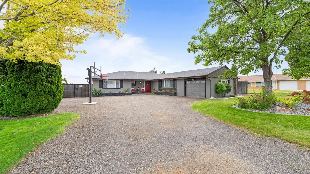 428 N Underwood St, Kennewick, WA 99336 - #1