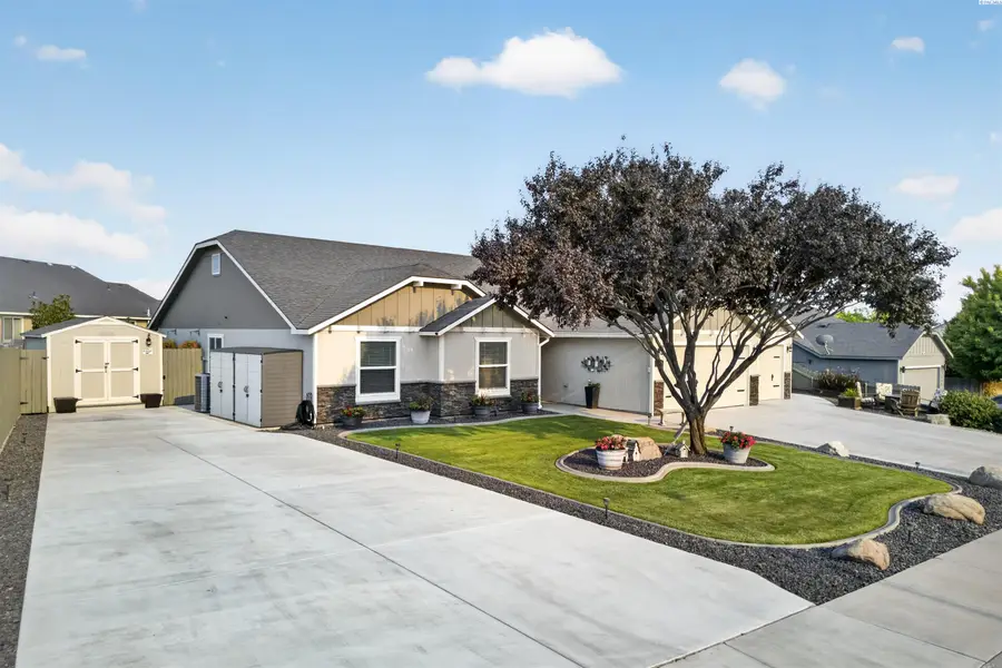 1902 Diamond Head Way, West Richland, WA 99353 - #2