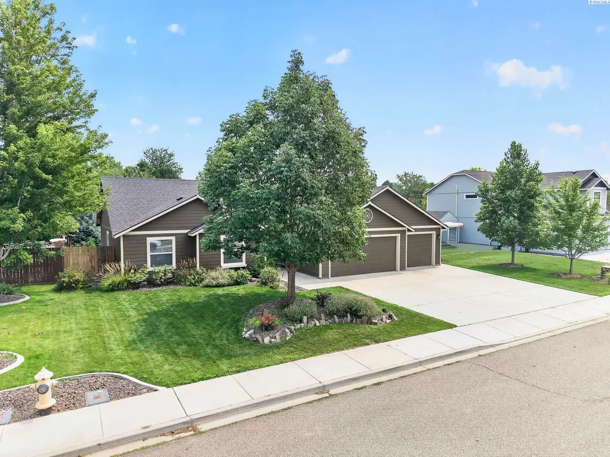 3544 Kristin Dr, West Richland, WA 99353 - #1