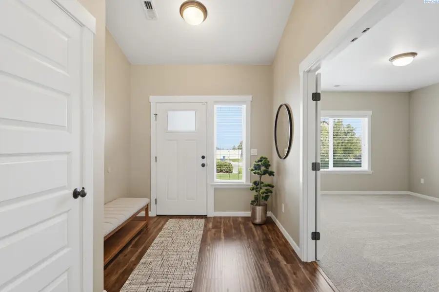 611 Hunter Street, Richland, WA 99352 - #2