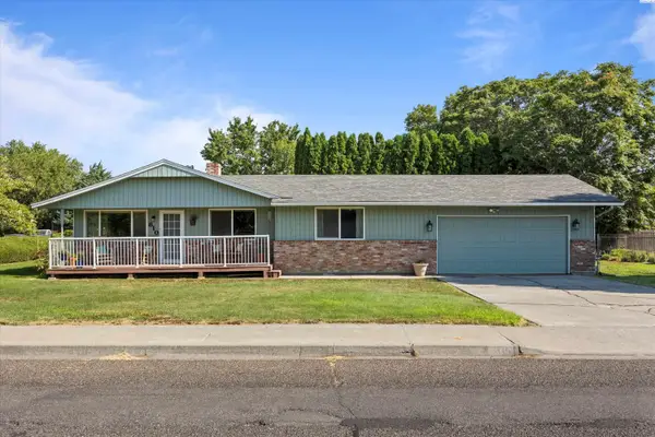 810 W Park Hills Dr, Kennewick, WA 99337