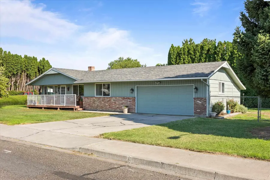 810 W Park Hills Dr, Kennewick, WA 99337 - #2