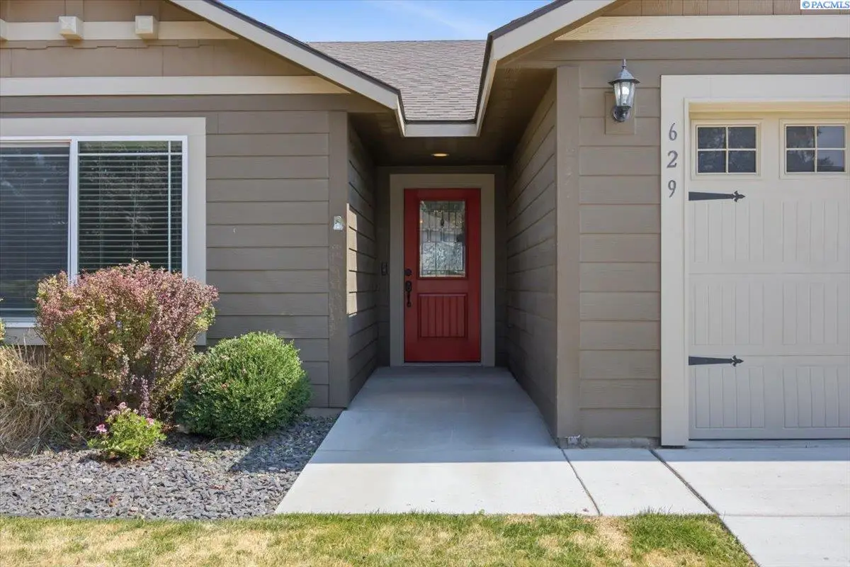 629 E 35th Ave, Kennewick, WA 99337 - #1
