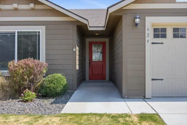 629 E 35th Ave, Kennewick, WA 99337