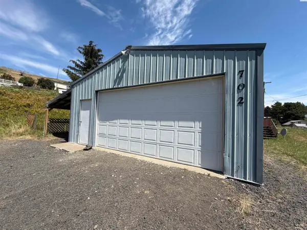 702 W 1st St, Albion, WA 99102-0000