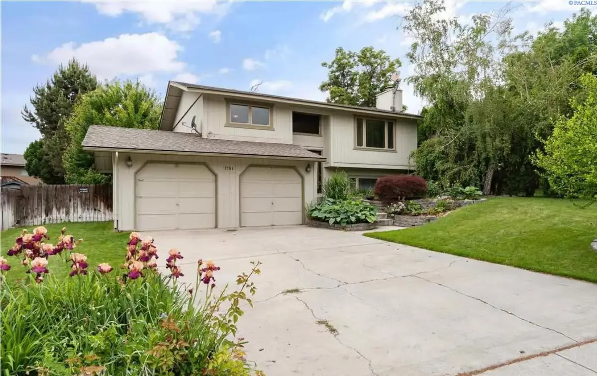 1701 Goldfinch, West Richland, WA 99353 - #1