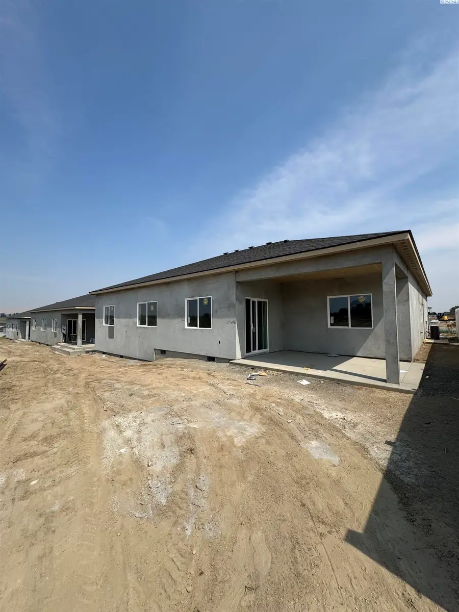 409 Hogan St, Sunnyside, WA 98944 - #3