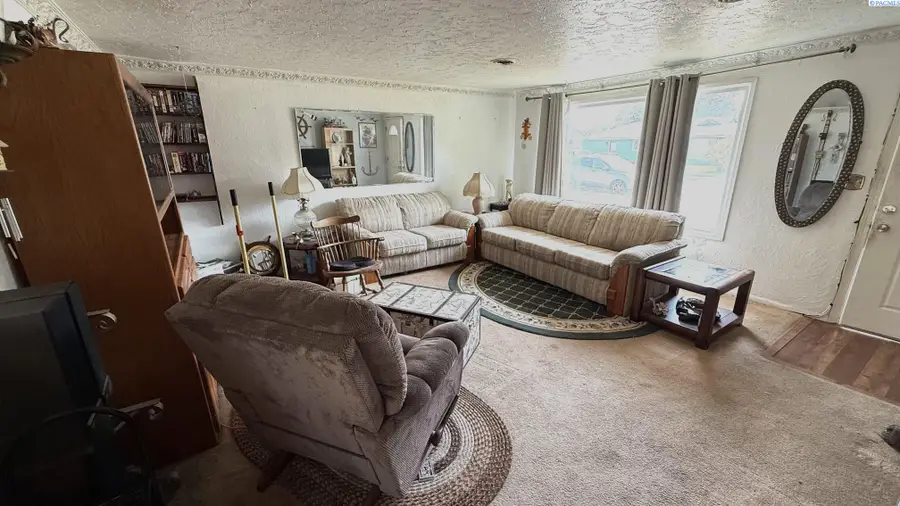 332 W 11th Ave, Kennewick, WA 99337 - #2