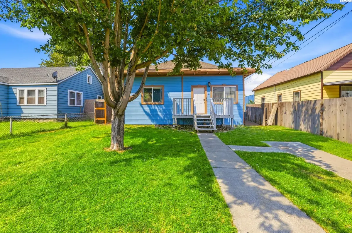 111 N Garfield St, Kennewick, WA 99336 - #1